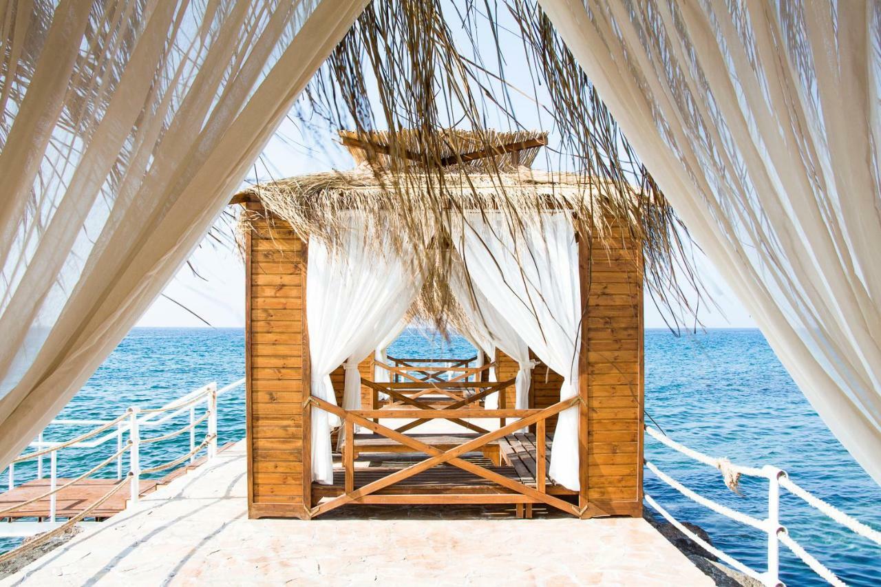 Malpas Hotel Agios Epiktitos Ngoại thất bức ảnh